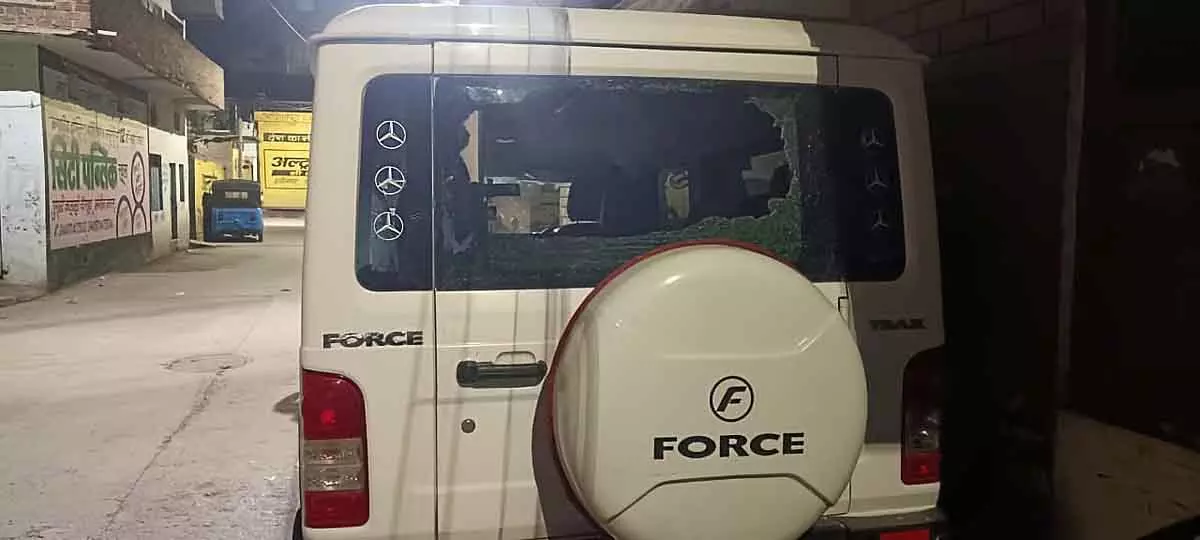 Indore : नशे में धुत होकर कारों में तोड़फोड़ करने वाला युवक गिरफ्तार Indore : नशे में धुत होकर कारों में तोड़फोड़ करने वाला युवक गिरफ्तार