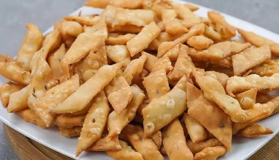 crunchy Namak Para :होली को बनाएं और भी स्पेशल, घर पर तैयार करें खस्ता और कुरकुरे नमक पारे crunchy Namak Para :होली को बनाएं और भी स्पेशल, घर पर तैयार करें खस्ता और कुरकुरे नमक पारे