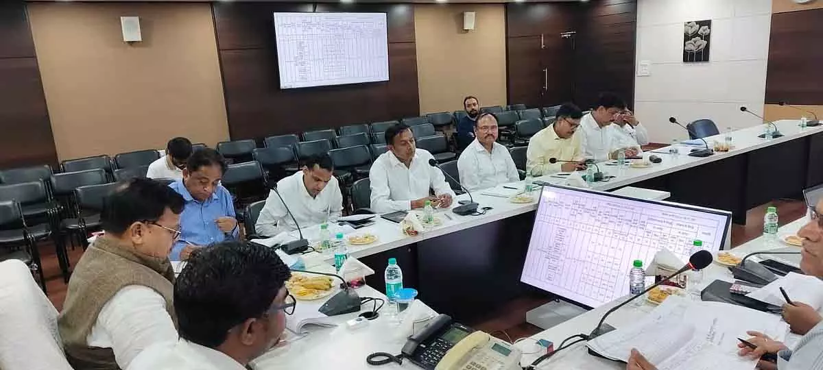 Indore : ऊर्जा मंत्री प्रद्युम्न सिंह तोमर ने बिजली योजनाओं की समीक्षा की Indore : ऊर्जा मंत्री प्रद्युम्न सिंह तोमर ने बिजली योजनाओं की समीक्षा की