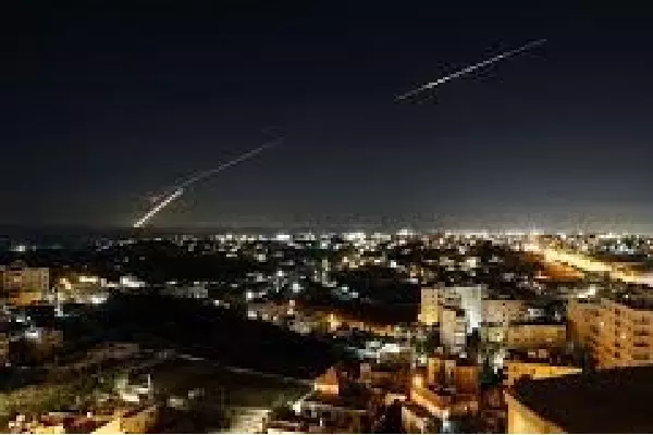Hezbollah-Israel टकराव तेज, दक्षिणी बेरूत बना एयरस्ट्राइक का निशाना Hezbollah-Israel टकराव तेज, दक्षिणी बेरूत बना एयरस्ट्राइक का निशाना