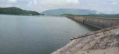 Tamil Nadu: मेट्टूर बांध में पानी का बहाव कम है Tamil Nadu: मेट्टूर बांध में पानी का बहाव कम है