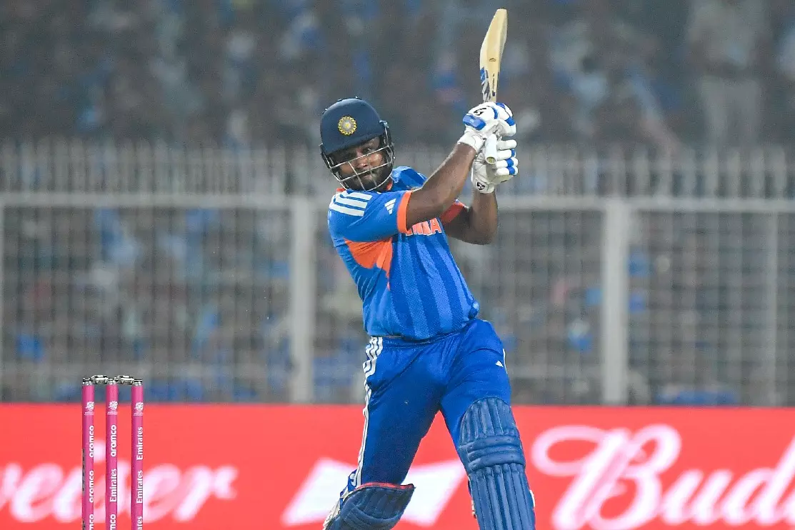 T20 WC: संजू के प्रदर्शन से भारत ने सेमीफाइनल की जगह बनाई, सूर्यकुमार का बयान T20 WC: संजू के प्रदर्शन से भारत ने सेमीफाइनल की जगह बनाई, सूर्यकुमार का बयान