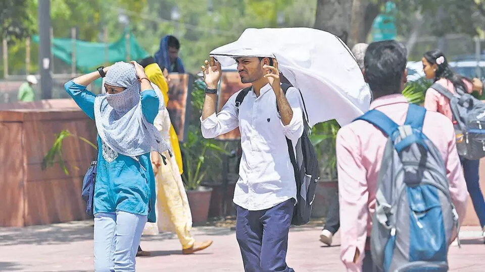Ranchi: झारखंड में मौसम विभाग का अलर्ट, पारा 34 डिग्री के पार Ranchi: झारखंड में मौसम विभाग का अलर्ट, पारा 34 डिग्री के पार