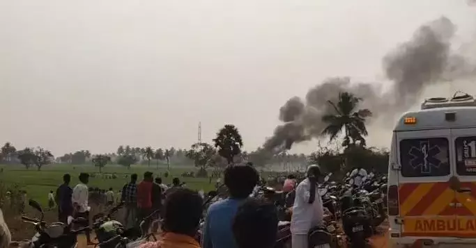 Andhra : एपी क्रैकर यूनिट ब्लास्ट मरने वालों की संख्या बढ़कर 22 हुई Andhra : एपी क्रैकर यूनिट ब्लास्ट मरने वालों की संख्या बढ़कर 22 हुई