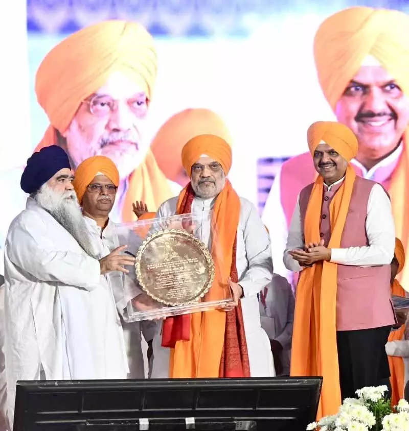 PM Modi ने गुरु तेग बहादुर को उनकी 350वीं शहादत वर्षगांठ पर श्रद्धांजलि अर्पित की PM Modi ने गुरु तेग बहादुर को उनकी 350वीं शहादत वर्षगांठ पर श्रद्धांजलि अर्पित की