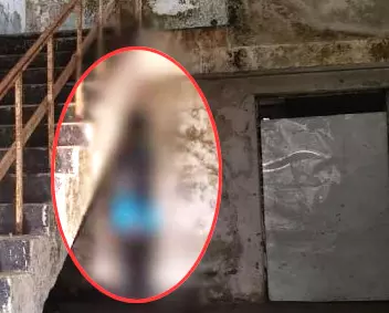 सीढ़ियों के ग्रिल में मौत का फंदा बनाकर झूला स्टूडेंट, बॉयज हॉस्टल में हड़कंप सीढ़ियों के ग्रिल में मौत का फंदा बनाकर झूला स्टूडेंट, बॉयज हॉस्टल में हड़कंप