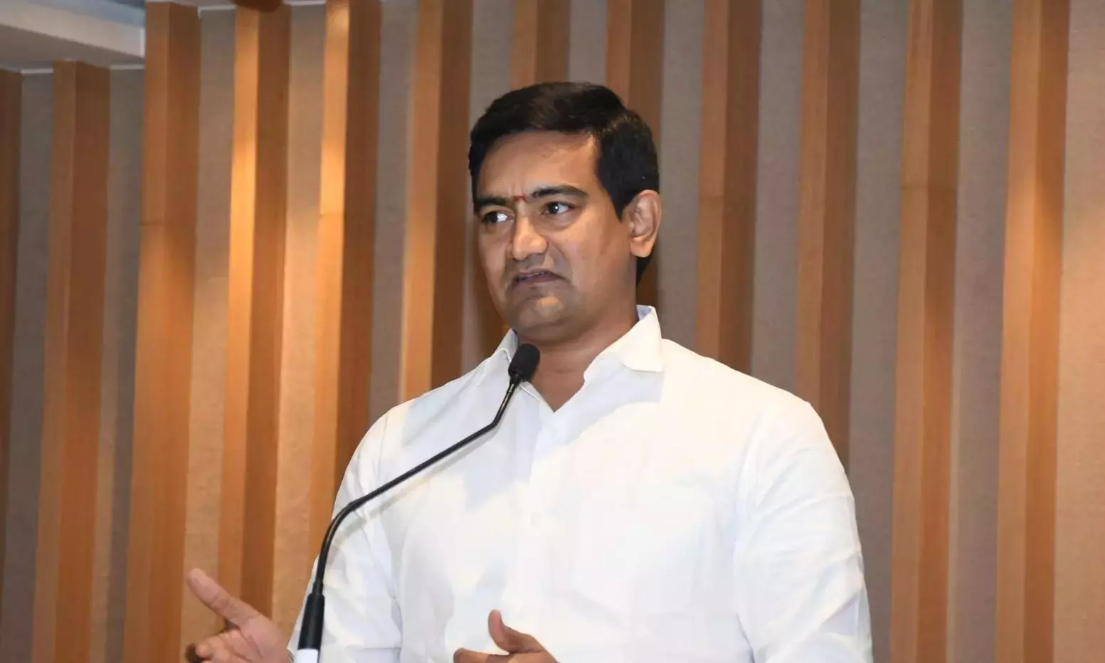 राज्य खाड़ी क्षेत्र में Andhra प्रदेश के निवासियों की सुरक्षा सुनिश्चित करेगा कोंडापल्ली श्रीनिवास राज्य खाड़ी क्षेत्र में Andhra प्रदेश के निवासियों की सुरक्षा सुनिश्चित करेगा कोंडापल्ली श्रीनिवास