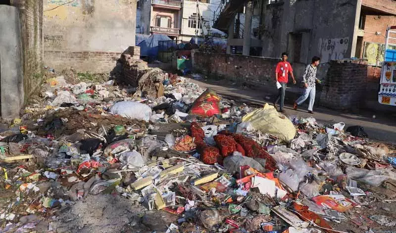 Jalandhar के मंडी फेंटनगंज में बदबू, कचरे के ढेर सेहत के लिए खतरा Jalandhar के मंडी फेंटनगंज में बदबू, कचरे के ढेर सेहत के लिए खतरा
