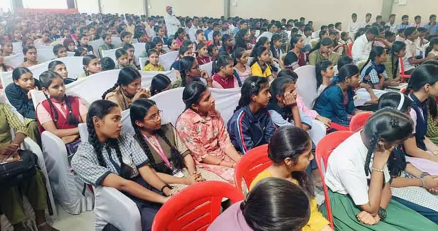 Chikkodi : SSLC स्टूडेंट्स के लिए वर्कशॉप Chikkodi : SSLC स्टूडेंट्स के लिए वर्कशॉप