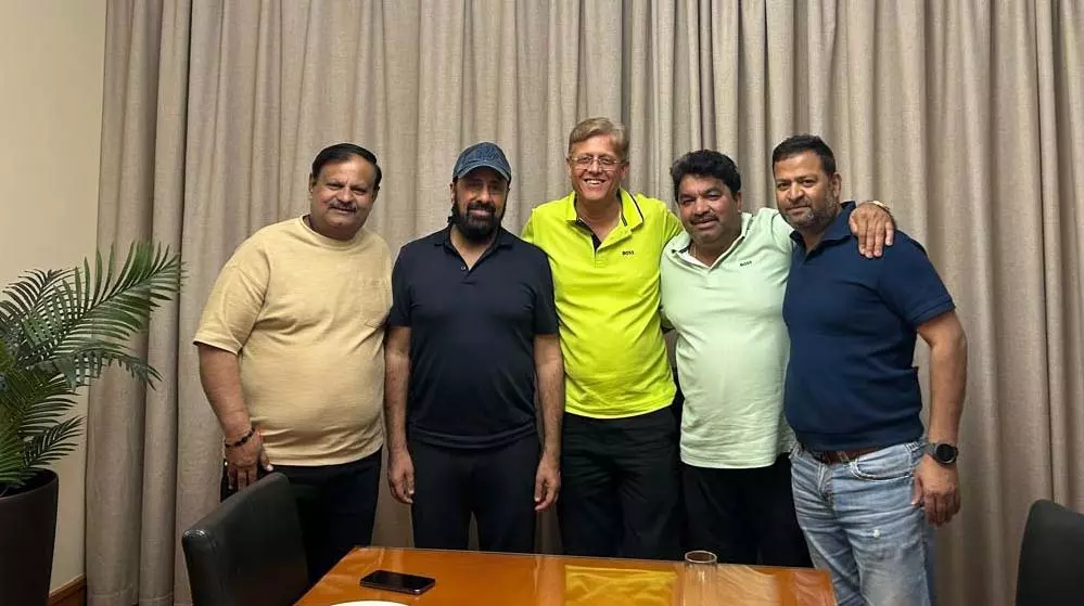 Indore: शारजाह–इंदौर फ्लाइट रद्द, विजयवर्गीय ने यात्रियों से किया संपर्क Indore: शारजाह–इंदौर फ्लाइट रद्द, विजयवर्गीय ने यात्रियों से किया संपर्क