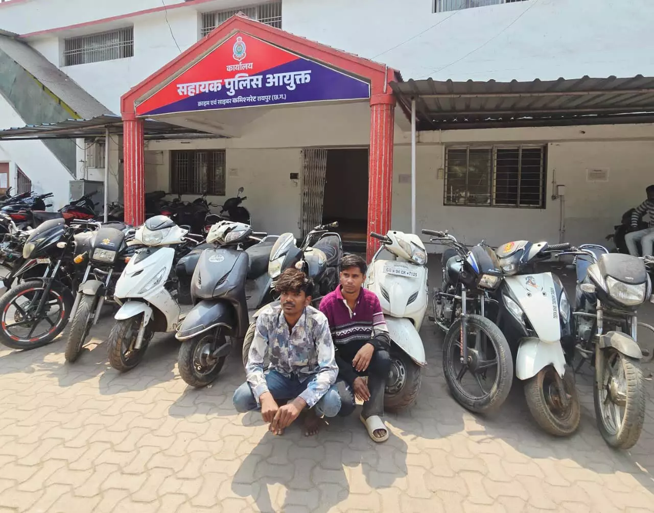 2 वाहन चोर गिरफ्तार, पंडरी इलाके में पकड़ाए 2 वाहन चोर गिरफ्तार, पंडरी इलाके में पकड़ाए