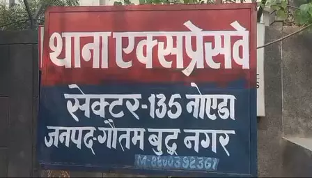 एक्सप्रेसवे के सर्विस रोड पर युवती का शव मिलने से सनसनी, जांच में जुटी पुलिस एक्सप्रेसवे के सर्विस रोड पर युवती का शव मिलने से सनसनी, जांच में जुटी पुलिस