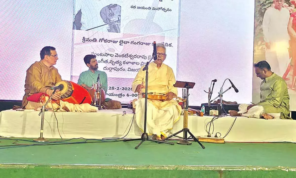 Andhra: वायलिन वादक केवी रेड्डी की जयंती मनाई गई Andhra: वायलिन वादक केवी रेड्डी की जयंती मनाई गई