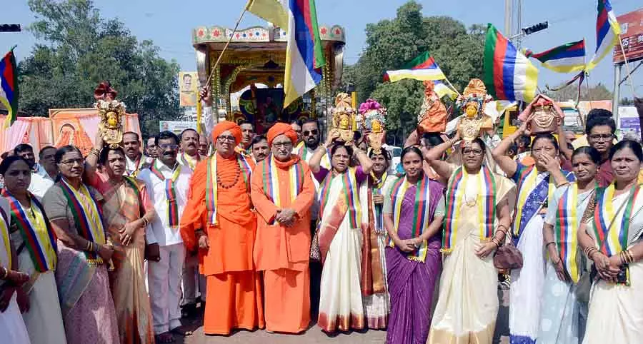 रेणुकाचार्य जिन्होंने मानवता के उद्धार के लिए काम किया: Hukkeri Swamiji रेणुकाचार्य जिन्होंने मानवता के उद्धार के लिए काम किया: Hukkeri Swamiji