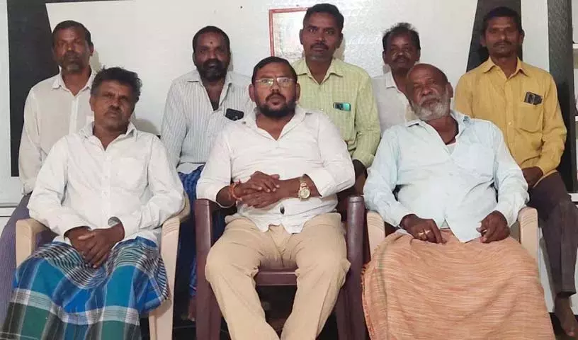 BRS ने हैंडलूम लोन के वादे को लेकर रेवंत की आलोचना की BRS ने हैंडलूम लोन के वादे को लेकर रेवंत की आलोचना की