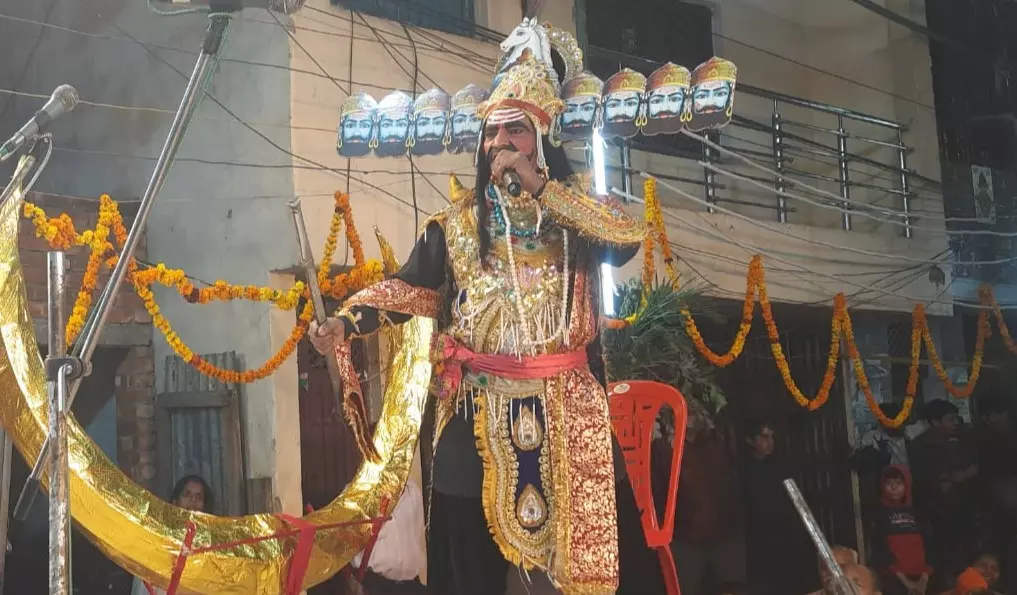Bareilly: विश्व प्रसिद्ध रामलीला में धनुष यज्ञ लीला, धनुष यज्ञ मंचन ने बटोरी तालियां Bareilly: विश्व प्रसिद्ध रामलीला में धनुष यज्ञ लीला, धनुष यज्ञ मंचन ने बटोरी तालियां