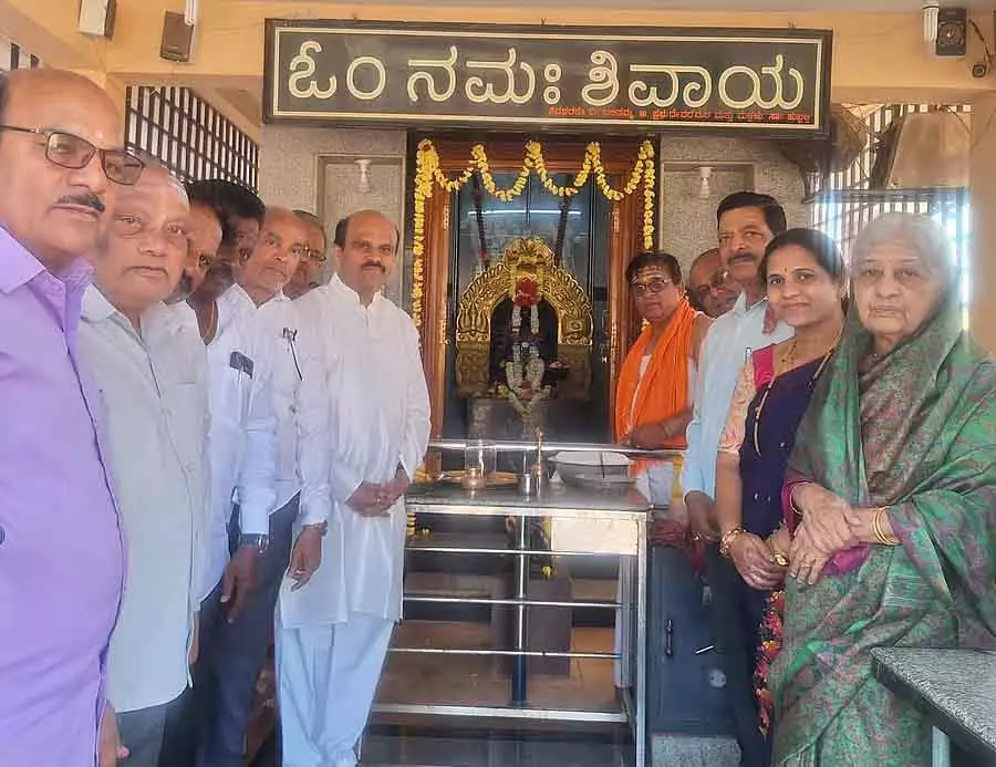 रेणुकाचार्य के सिद्धांत मार्गदर्शक प्रकाश हैं: Vishwanath Hiregouda रेणुकाचार्य के सिद्धांत मार्गदर्शक प्रकाश हैं: Vishwanath Hiregouda