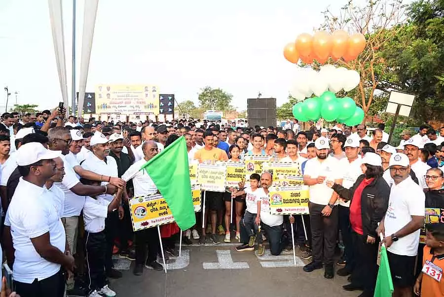 Hubli : पुलिस मैराथन में सैकड़ों लोगों ने हिस्सा लिया Hubli : पुलिस मैराथन में सैकड़ों लोगों ने हिस्सा लिया