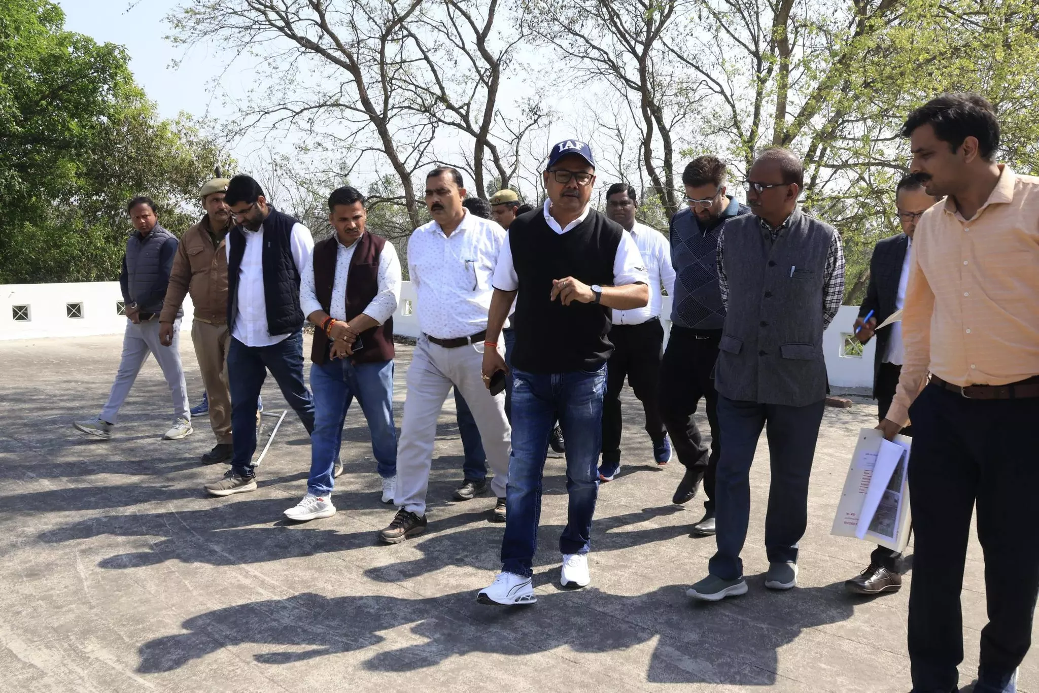 Bareilly: डीएम ने आश्रम पद्धति विद्यालय का निरीक्षण किया Bareilly: डीएम ने आश्रम पद्धति विद्यालय का निरीक्षण किया