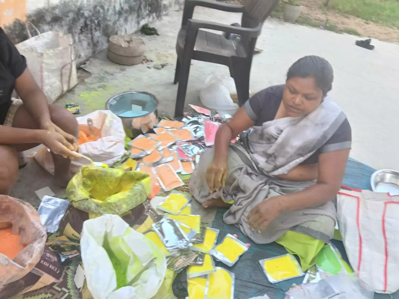 कोरिया के डकईपारा में बने उजाला से सजेगी हरित होली कोरिया के डकईपारा में बने उजाला से सजेगी हरित होली