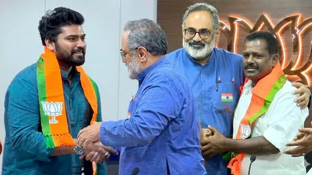 Kerala: पूर्व MLA और बिग बॉस स्टार डॉ. रॉबिन राधाकृष्णन BJP में शामिल Kerala: पूर्व MLA और बिग बॉस स्टार डॉ. रॉबिन राधाकृष्णन BJP में शामिल