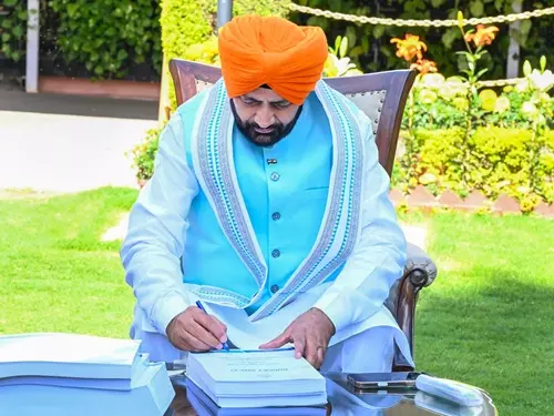 Chandigarh: सीएम सैनी का युवाओं और किसानों को तोहफा Chandigarh: सीएम सैनी का युवाओं और किसानों को तोहफा