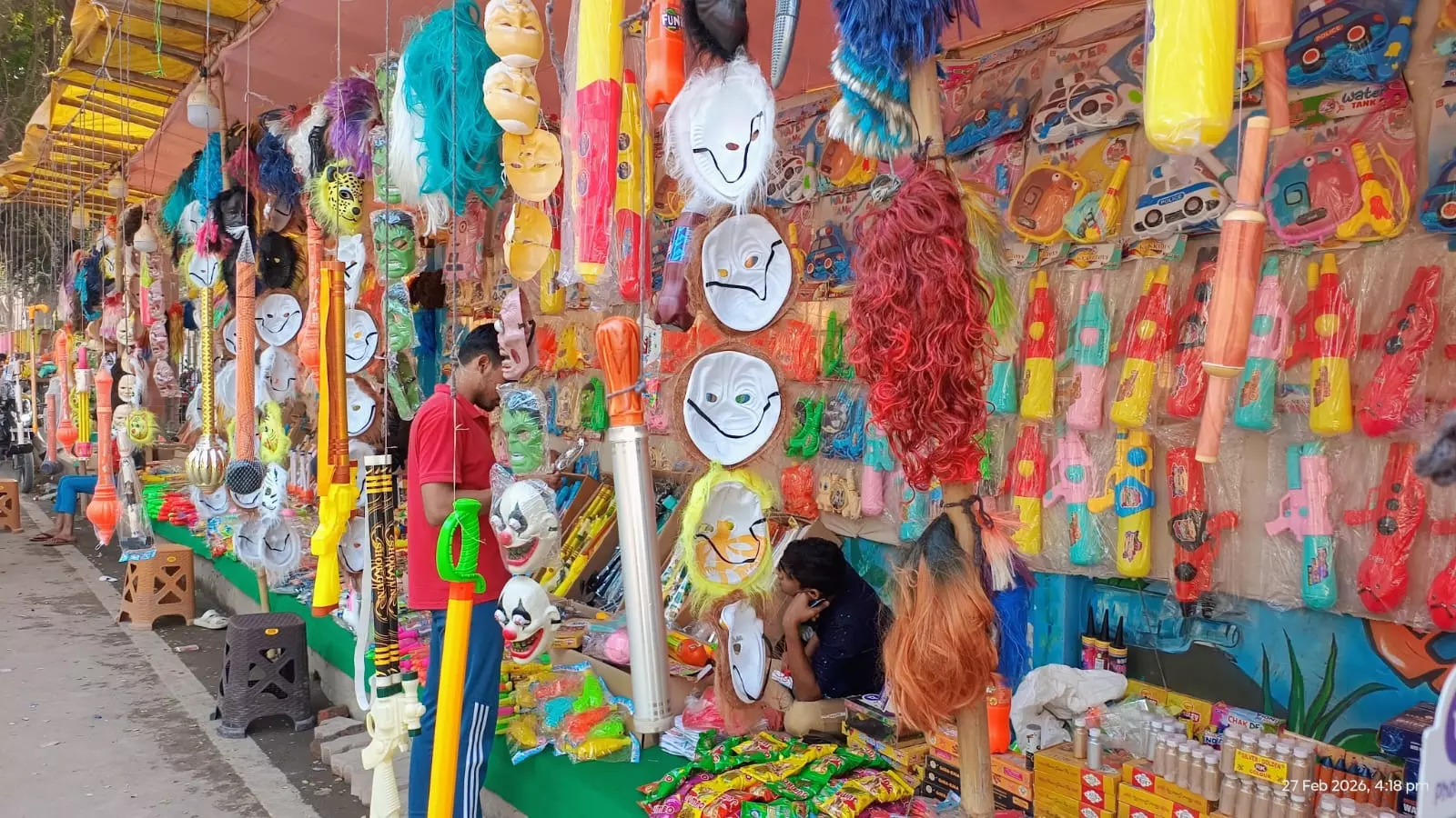 Kharagpur: खड़गपुर के बाजारों में रौनक, होली और दोल उत्सव की तैयारियां Kharagpur: खड़गपुर के बाजारों में रौनक, होली और दोल उत्सव की तैयारियां