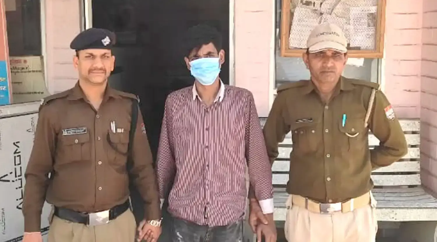 Haridwar: धोखाधड़ी मामले में फरार आरोपी गिरफ्तार Haridwar: धोखाधड़ी मामले में फरार आरोपी गिरफ्तार