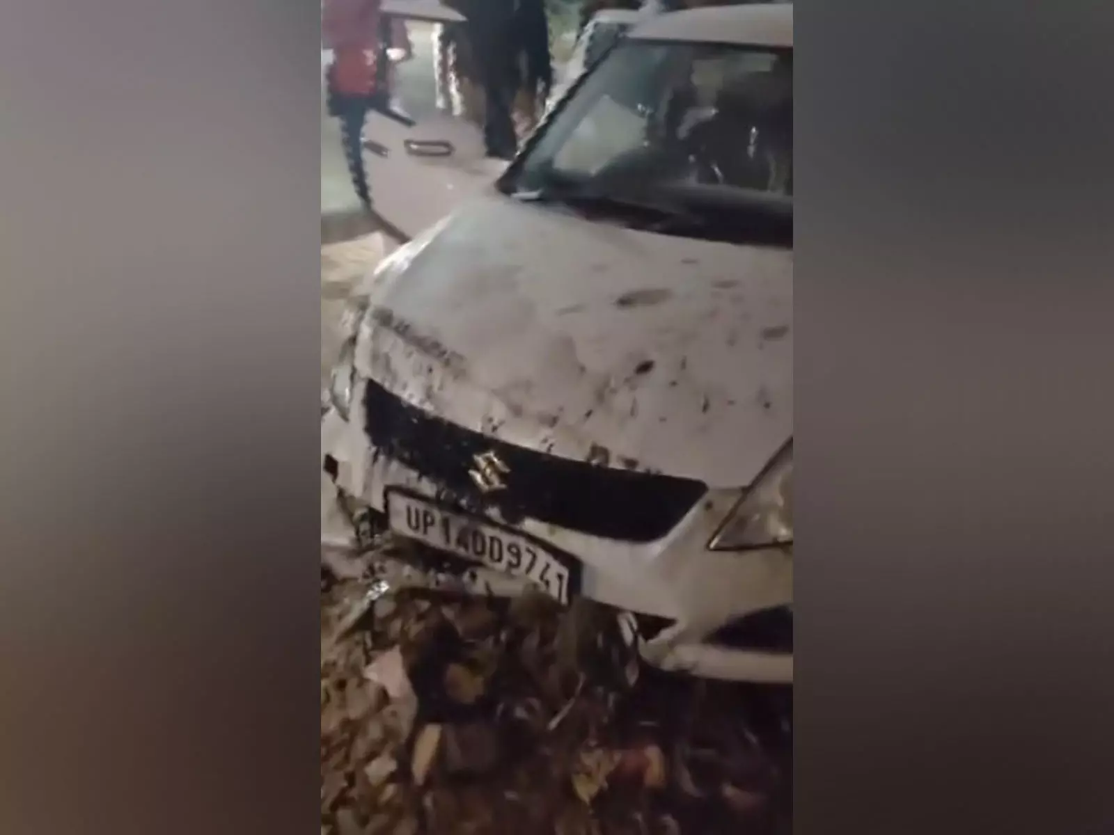 Noida: बिसरख में गाड़ी बेकाबू होकर नाले में गिरी, किसी के घायल होने की खबर नहीं Noida: बिसरख में गाड़ी बेकाबू होकर नाले में गिरी, किसी के घायल होने की खबर नहीं