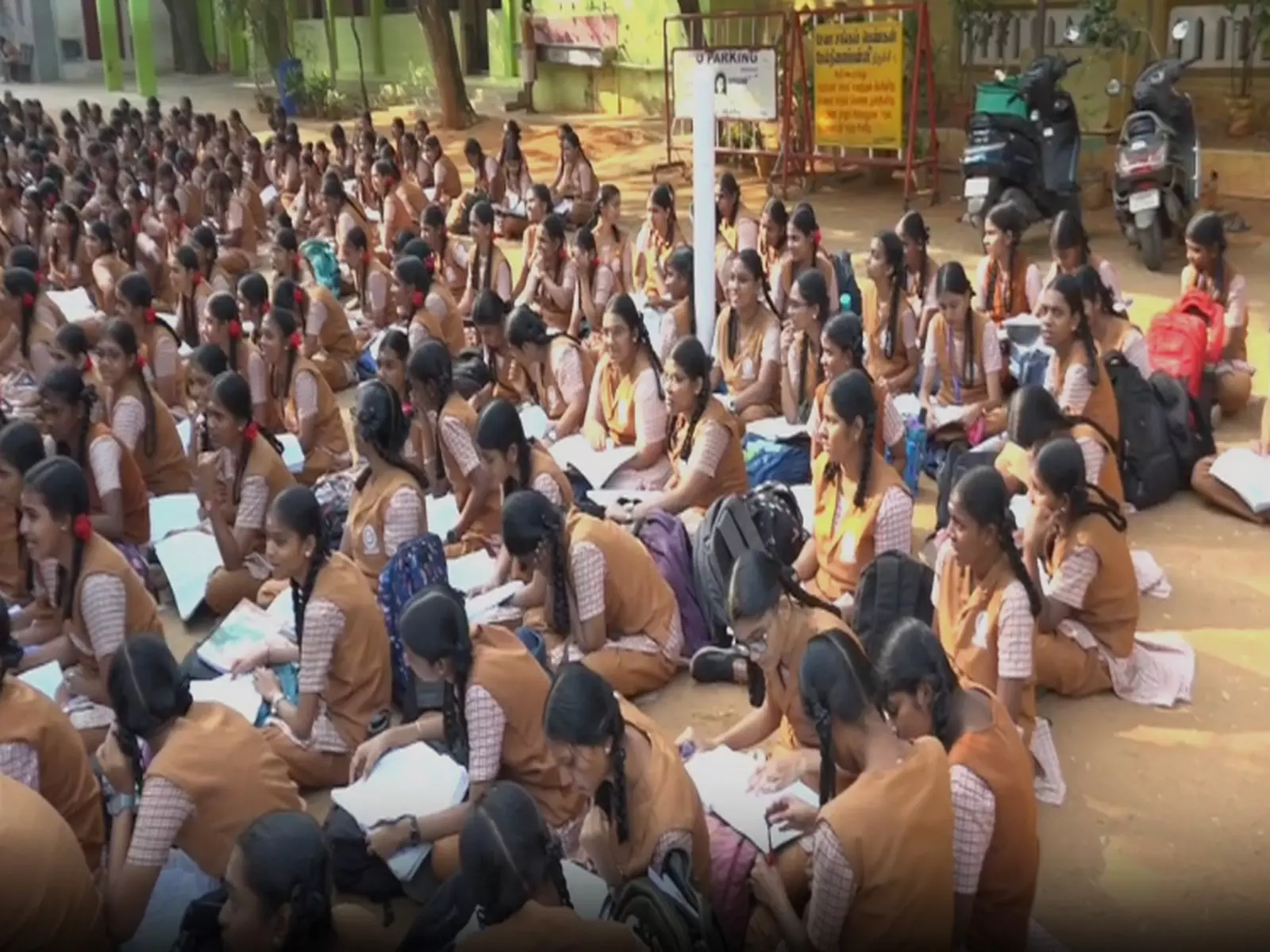 तमिलनाडु: Tiruchirappalli में कक्षा 12 की परीक्षा में 31,000 से अधिक छात्र शामिल होंगे तमिलनाडु: Tiruchirappalli में कक्षा 12 की परीक्षा में 31,000 से अधिक छात्र शामिल होंगे