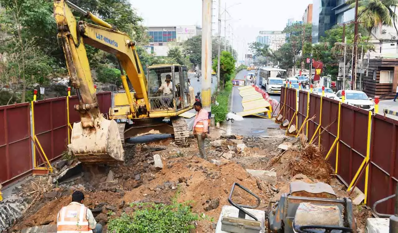 KBR पार्क के पास GHMC की खुदाई से बंजारा हिल्स, जुबली हिल्स में ट्रैफिक प्रभावित होगा KBR पार्क के पास GHMC की खुदाई से बंजारा हिल्स, जुबली हिल्स में ट्रैफिक प्रभावित होगा