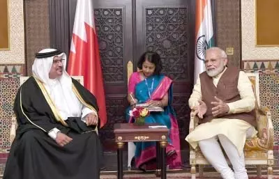 पश्चिम एशिया में तनाव के बीच PM मोदी ने बहरीन के किंग से बात की पश्चिम एशिया में तनाव के बीच PM मोदी ने बहरीन के किंग से बात की