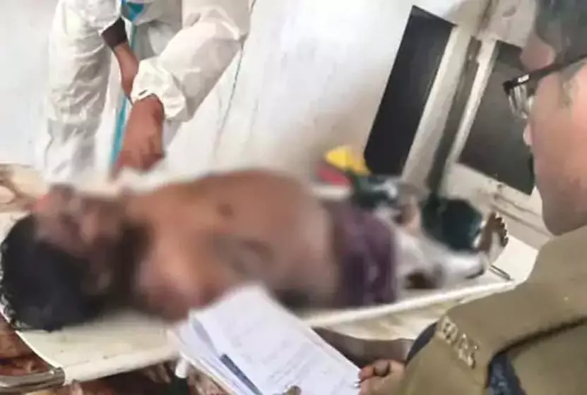 करंट से बड़े भाई की मौत, छोटे ने लगाई फांसी, जांच में जुटी पुलिस करंट से बड़े भाई की मौत, छोटे ने लगाई फांसी, जांच में जुटी पुलिस
