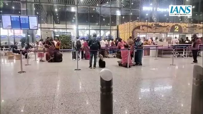 Iran‑इजरायल संघर्ष के बीच एयरस्पेस बंद होने से फ्लाइट ऑपरेशन प्रभावित Iran‑इजरायल संघर्ष के बीच एयरस्पेस बंद होने से फ्लाइट ऑपरेशन प्रभावित