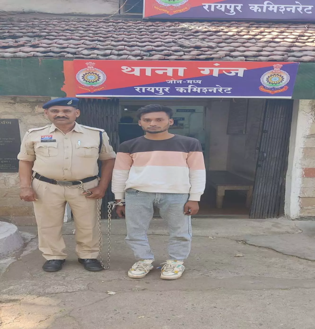 होली से पहले गंज पुलिस की बड़ी कार्रवाई, शातिर बाइक चोर को किया गिरफ्तार होली से पहले गंज पुलिस की बड़ी कार्रवाई, शातिर बाइक चोर को किया गिरफ्तार