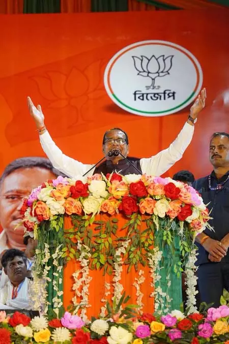 सत्ता में आएंगे तो बंगाल की तस्वीर और जनता की तकदीर बदलेंगे : Shivraj Singh Chouhan सत्ता में आएंगे तो बंगाल की तस्वीर और जनता की तकदीर बदलेंगे : Shivraj Singh Chouhan