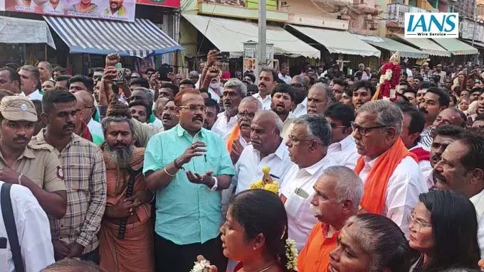 पूर्णिमा पर थिरुपरंकुंद्रम में वलम और महा दीपाराधना, हिंदू मुन्नानी, आरएसएस व BJP शामिल पूर्णिमा पर थिरुपरंकुंद्रम में वलम और महा दीपाराधना, हिंदू मुन्नानी, आरएसएस व BJP शामिल