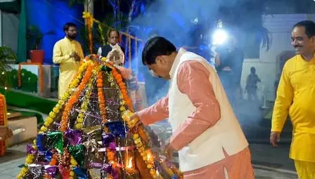 मध्य प्रदेश के मुख्यमंत्री के आवास सहित अन्य स्थानों पर Holika दहन मध्य प्रदेश के मुख्यमंत्री के आवास सहित अन्य स्थानों पर Holika दहन