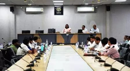 प्रशासनिक कार्यों में तेजी लाने के निर्देश, कलेक्टर ने की योजनाओं की जिलेवार समीक्षा प्रशासनिक कार्यों में तेजी लाने के निर्देश, कलेक्टर ने की योजनाओं की जिलेवार समीक्षा