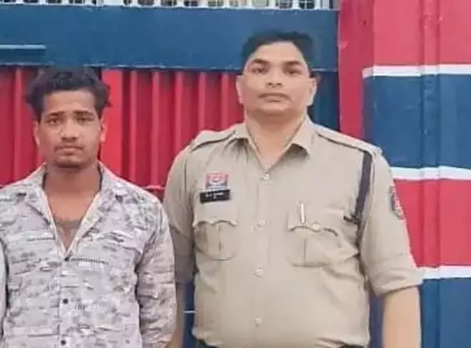 नाबालिग को चाकू दिखाकर धमकी, एकतरफा प्रेमी गिरफ्तार नाबालिग को चाकू दिखाकर धमकी, एकतरफा प्रेमी गिरफ्तार