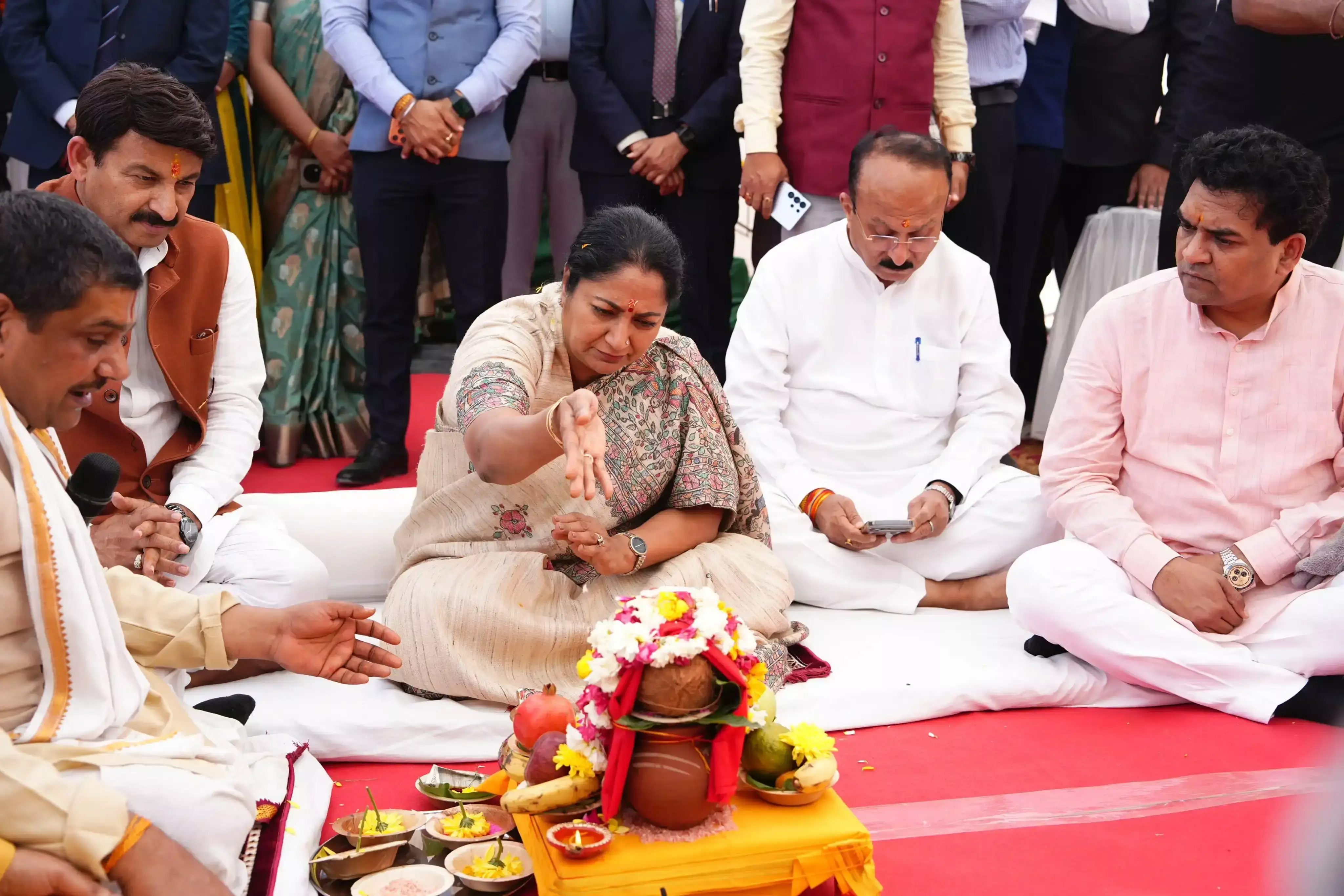 New Delhi: मुख्यमंत्री रेखा गुप्ता ने खजूरी खास में केंद्रीय विद्यालय के अस्थायी भवन का उद्घाटन किया New Delhi: मुख्यमंत्री रेखा गुप्ता ने खजूरी खास में केंद्रीय विद्यालय के अस्थायी भवन का उद्घाटन किया
