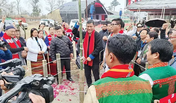 Tesing ने समुदायों से संकट के समय में एकजुट होने का आग्रह किया