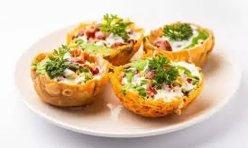 Crispy Katori Chaat :घर पर बनाएं क्रिस्पी कटोरी चाट, आसान और चटपटी रेसिपी Crispy Katori Chaat :घर पर बनाएं क्रिस्पी कटोरी चाट, आसान और चटपटी रेसिपी
