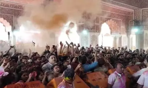 Jaipur : श्री गोविंददेवजी मंदिर में धूमधाम से मनाई गई होली Jaipur : श्री गोविंददेवजी मंदिर में धूमधाम से मनाई गई होली
