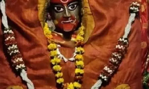 काशी में तंत्र की देवी को चढ़ता है पहला गुलाल, सालों से चली आ रही अनोखी परंपरा काशी में तंत्र की देवी को चढ़ता है पहला गुलाल, सालों से चली आ रही अनोखी परंपरा