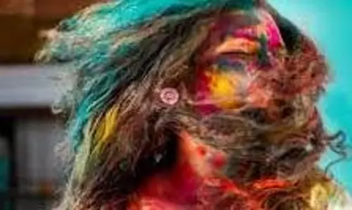 Holi Hair Care Tips: होली के बाद रूखे बालों को ऐसे बनाएं फिर से मुलायम और चमकदार Holi Hair Care Tips: होली के बाद रूखे बालों को ऐसे बनाएं फिर से मुलायम और चमकदार