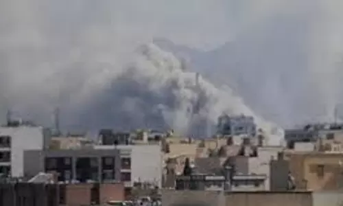 US-Israel Iran War: सऊदी अरब में अमेरिकी दूतावास पर हमला, तेहरान में ताबड़तोड़ बमबारी US-Israel Iran War: सऊदी अरब में अमेरिकी दूतावास पर हमला, तेहरान में ताबड़तोड़ बमबारी