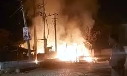 Jharkhand: ट्रांसफार्मर के शॉर्ट सर्किट ने मचाई भारी तबाही Jharkhand: ट्रांसफार्मर के शॉर्ट सर्किट ने मचाई भारी तबाही