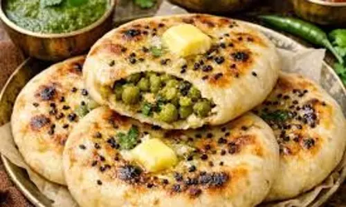 Hare Matar Ka Kulcha: तैयार करें हरे मटर का टेस्टी कुलचा Hare Matar Ka Kulcha: तैयार करें हरे मटर का टेस्टी कुलचा