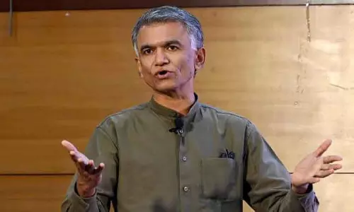 Karnataka : सरकार ने फंसे हुए कन्नड़ लोगों से कहा, लोकल अधिकारियों की सलाह मानें Karnataka : सरकार ने फंसे हुए कन्नड़ लोगों से कहा, लोकल अधिकारियों की सलाह मानें